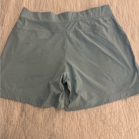 Columbia Women's Aqua Shorts. Quick Dri material. Size 1XL - Picture 6 of 8